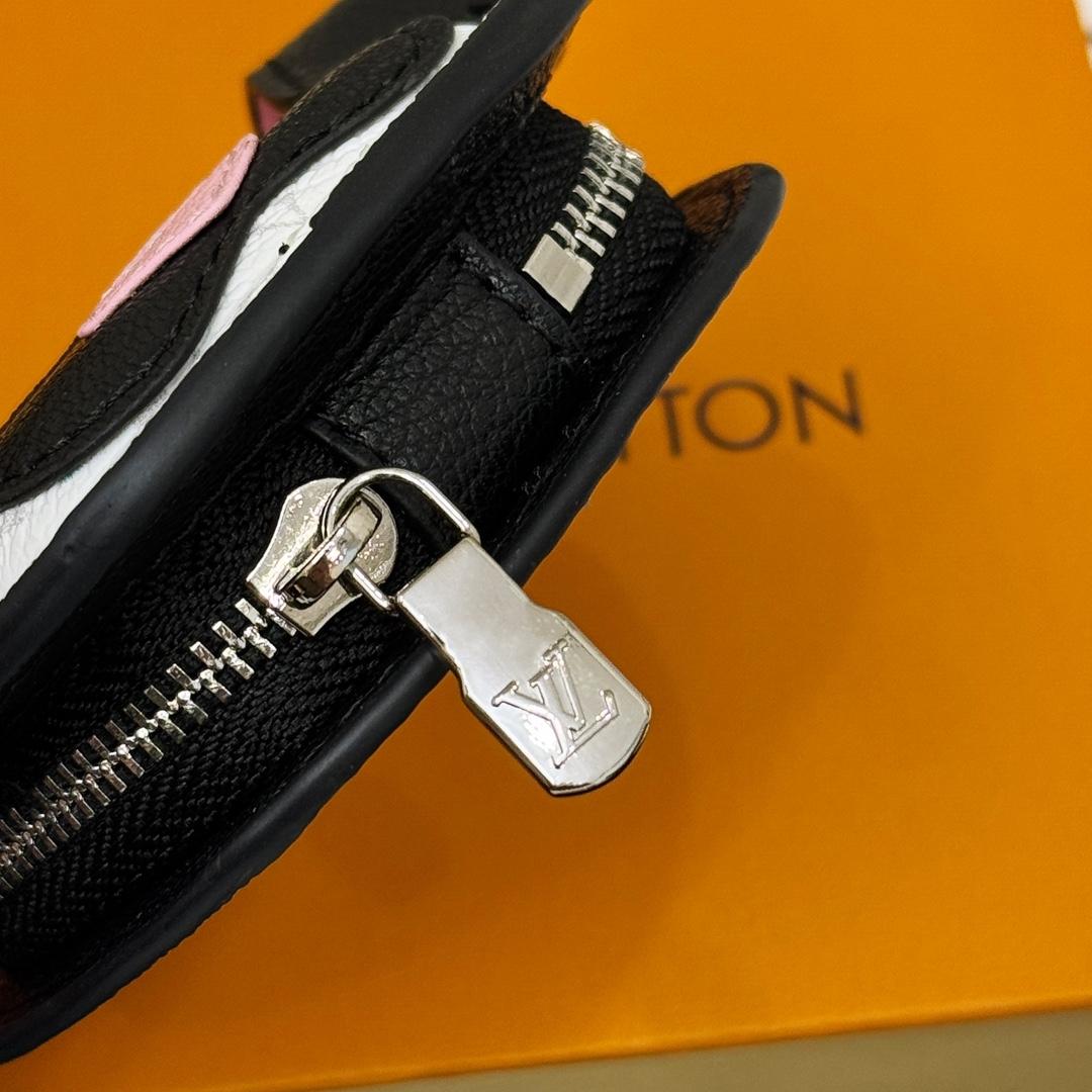 Louis Vuitton 57th Street NYC LV Dog Bag Charm  M02272 - DopestKickz