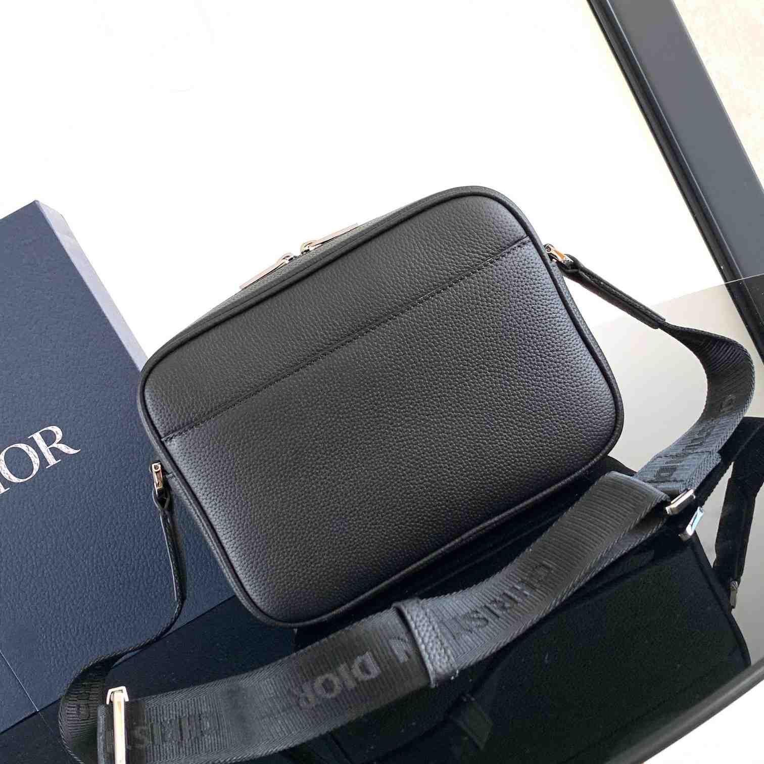 Dior Rider 2.0 Zipped Messenger Bag  - DopestKickz