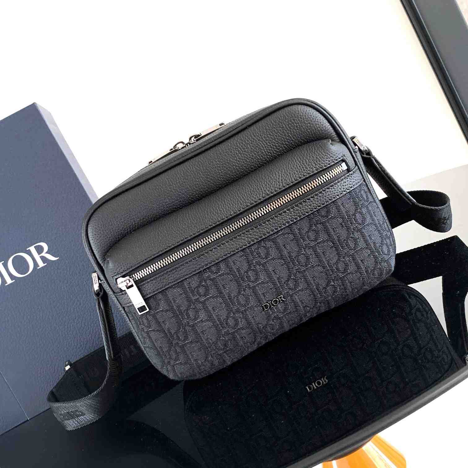 Dior Rider 2.0 Zipped Messenger Bag  - DopestKickz