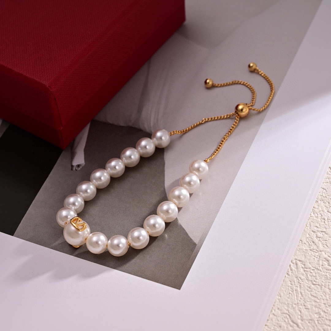 Valenti VLogo Signature Metal And Resin Pearls Bracelet  - DopestKickz