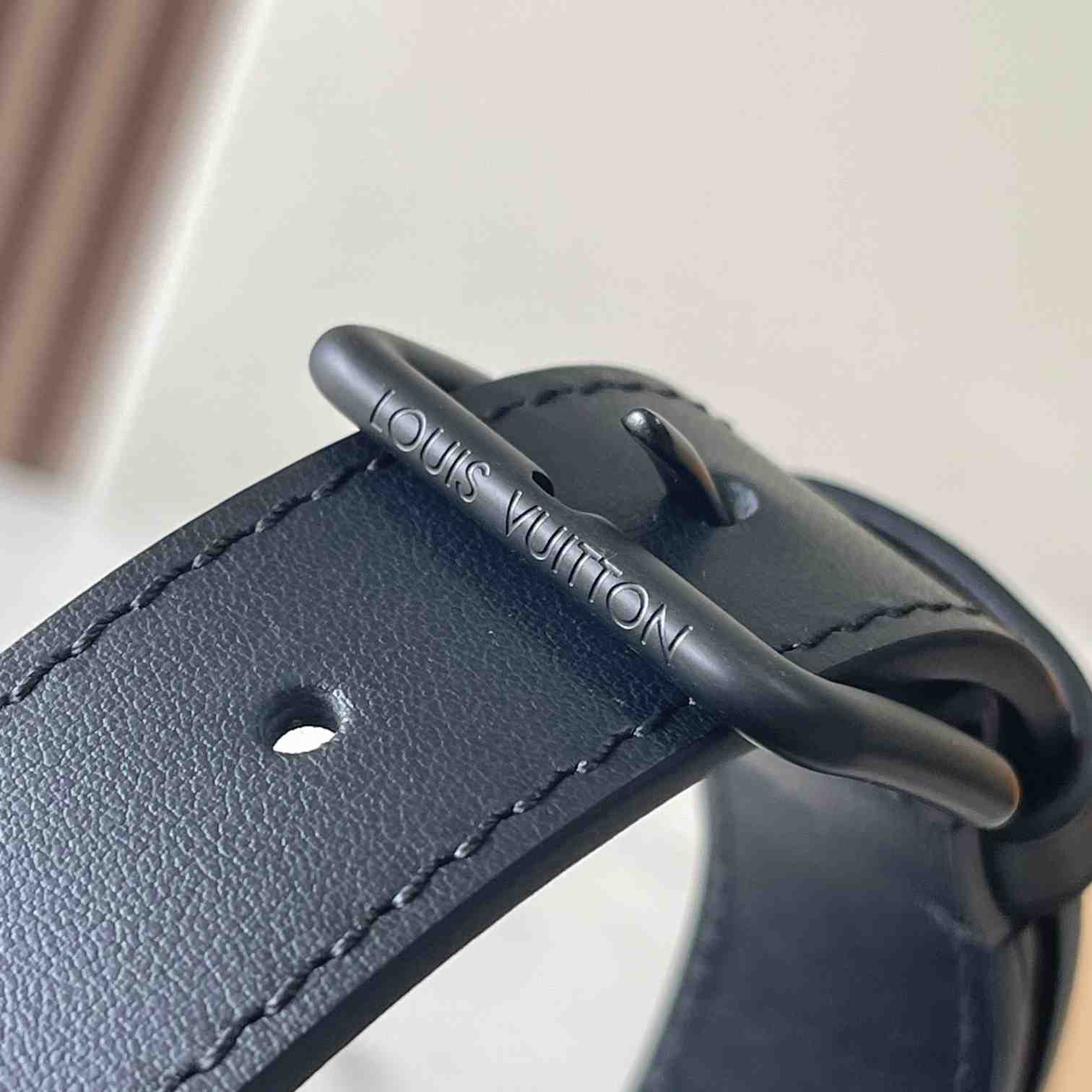 Louis Vuitton Pulse Messenger  M12681 - DopestKickz