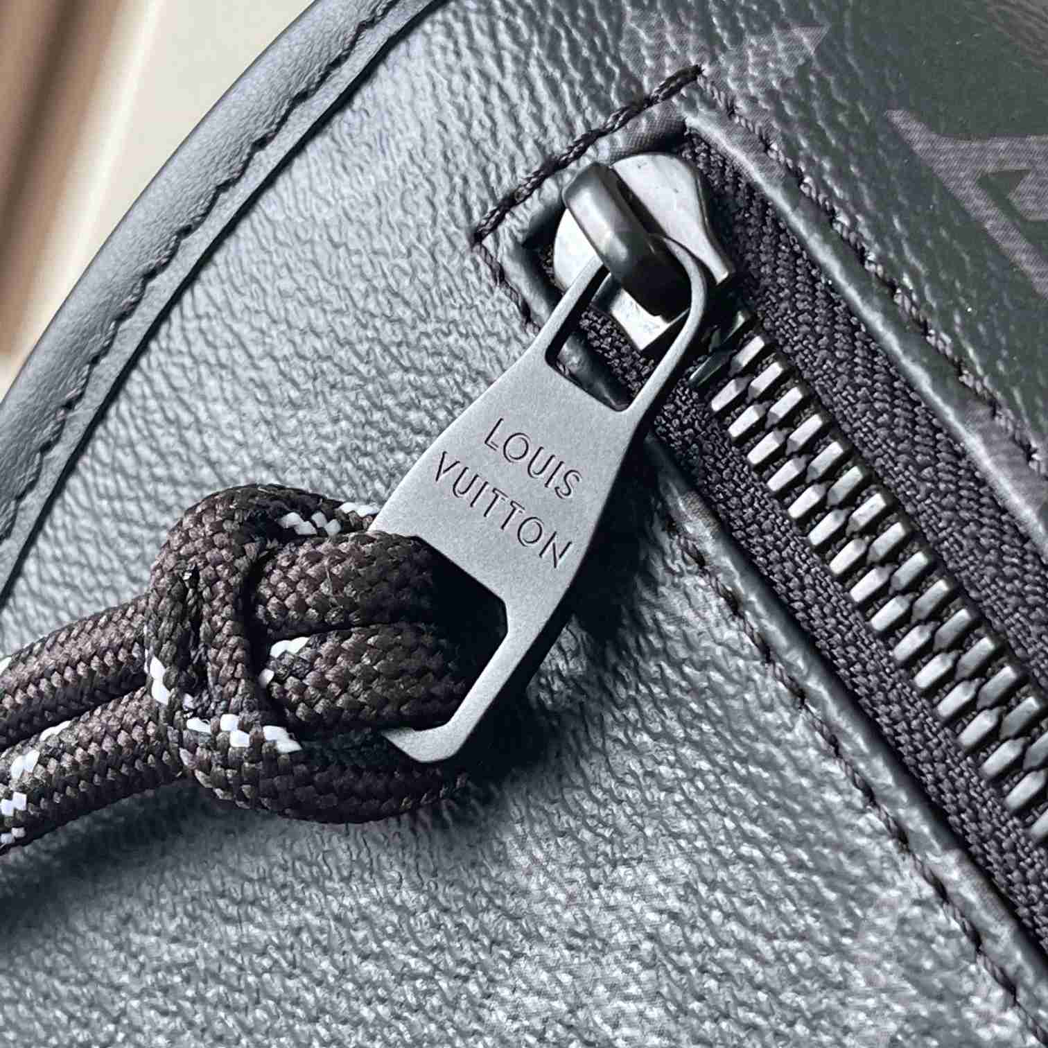 Louis Vuitton Pulse Messenger  M12681 - DopestKickz