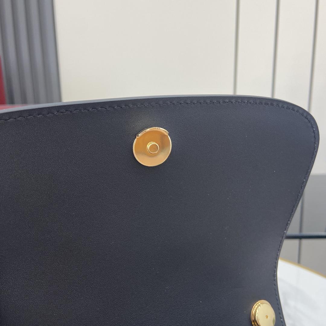 Gucci Blondie Mini Shoulder Bag - DopestKickz