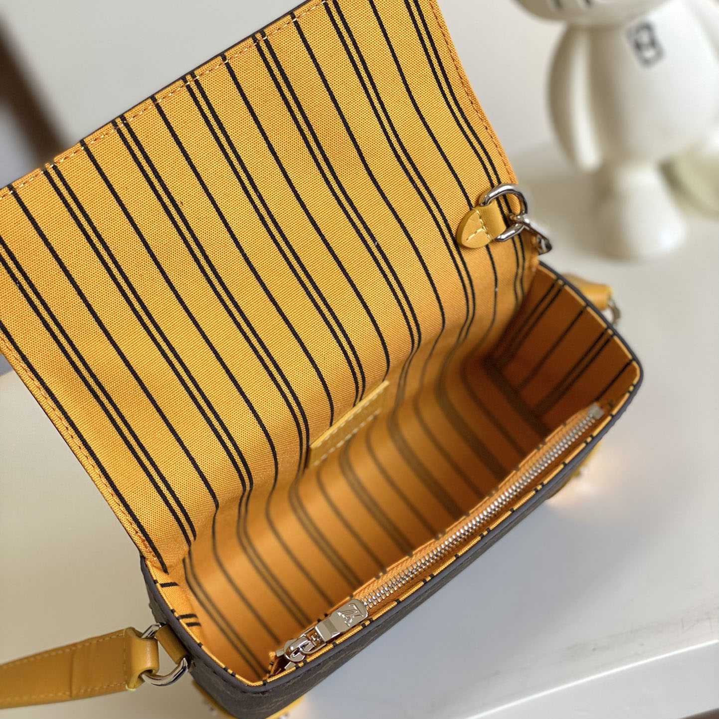 Louis Vuitton Steamer Wearable Wallet  M12811 - DopestKickz