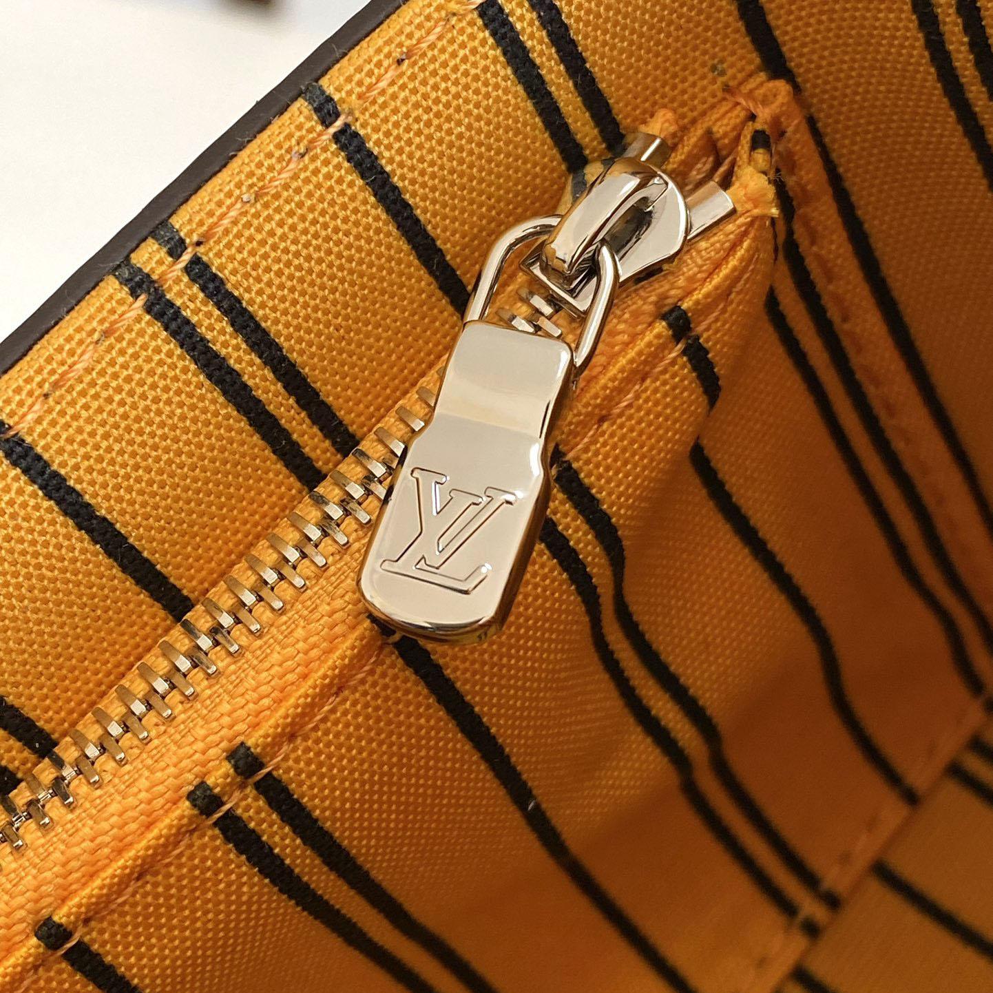 Louis Vuitton Steamer Wearable Wallet  M12811 - DopestKickz