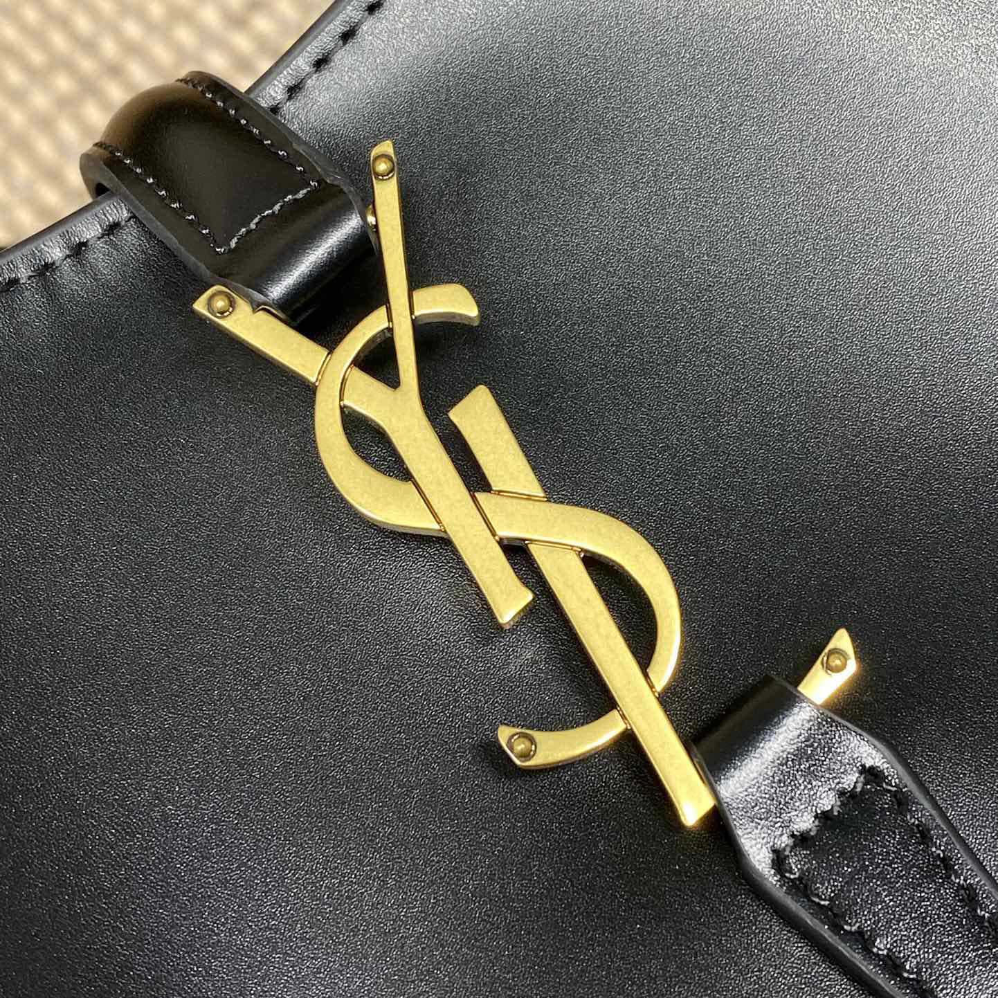 Saint Laurent Le 37 In Shiny Leather - DopestKickz