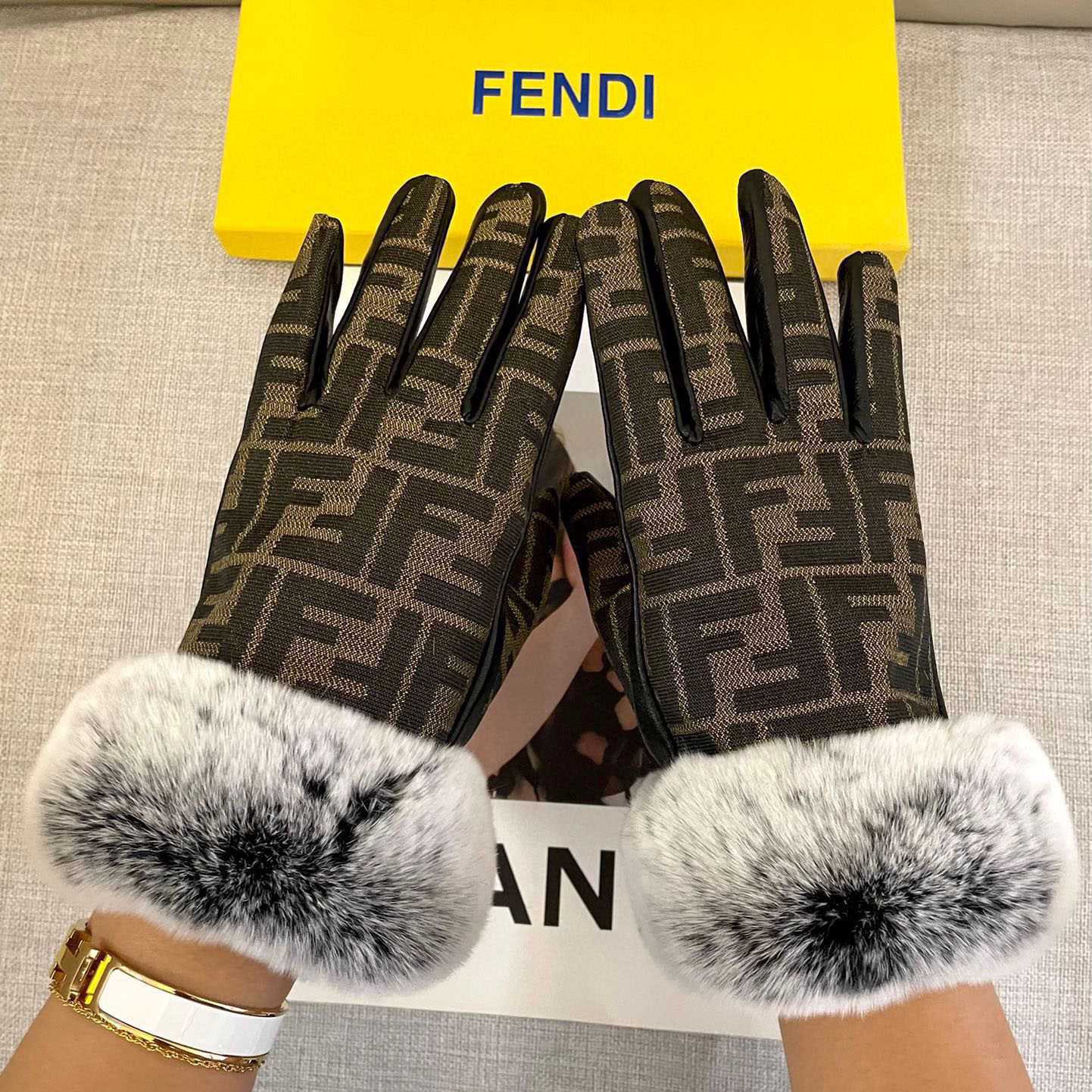 Fendi Gloves - DopestKickz
