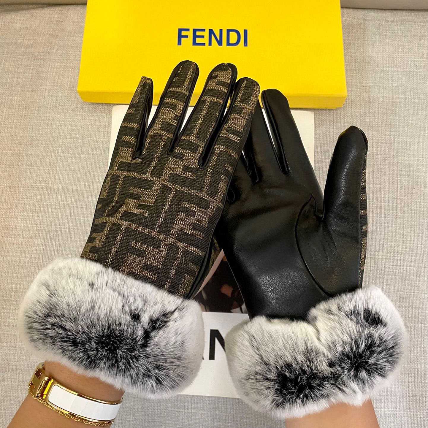 Fendi Gloves - DopestKickz