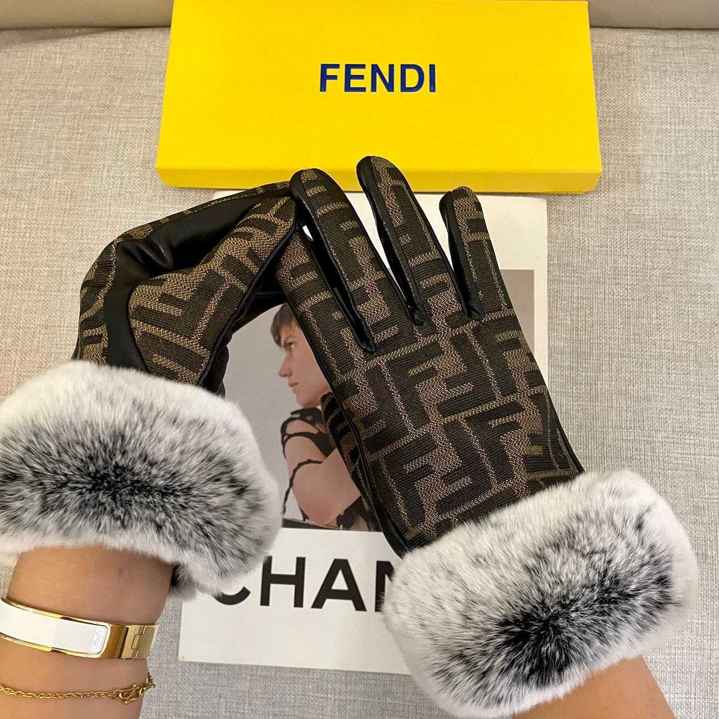 Fendi Gloves - DopestKickz