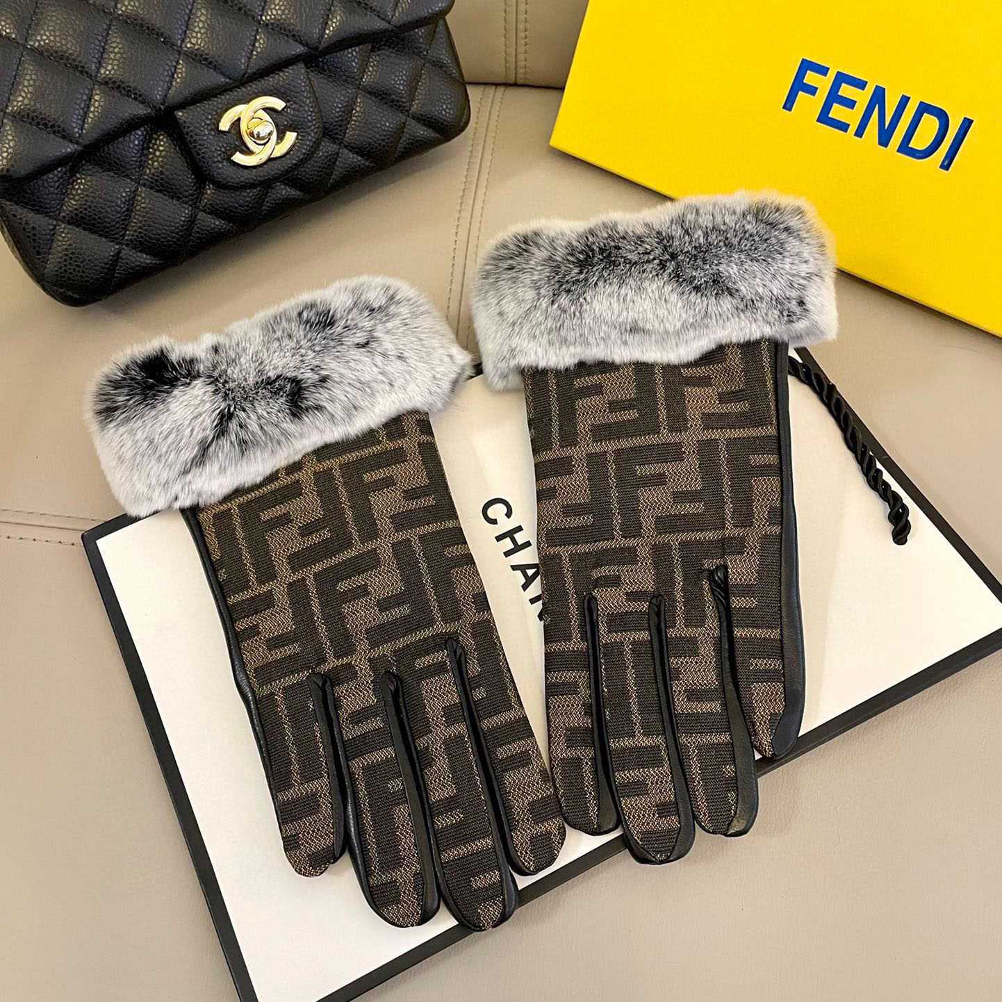 Fendi Gloves - DopestKickz