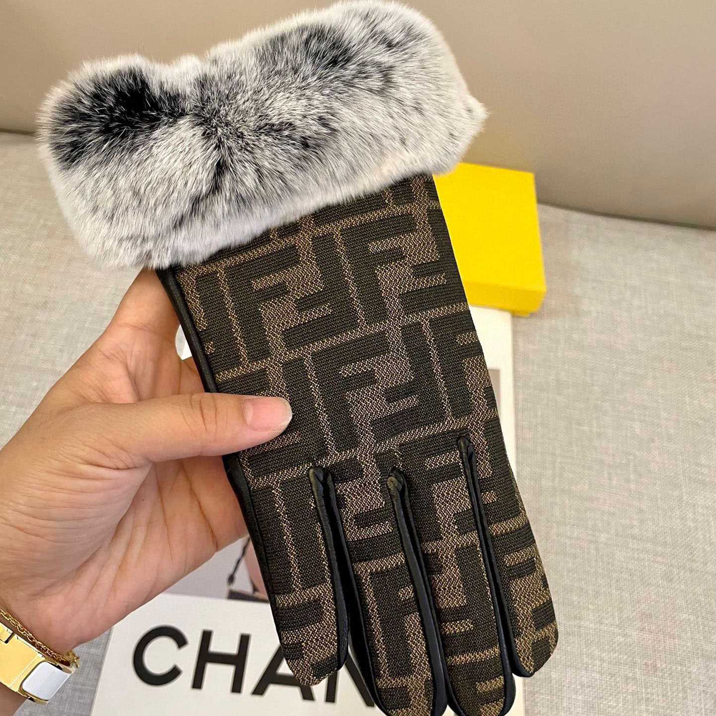 Fendi Gloves - DopestKickz