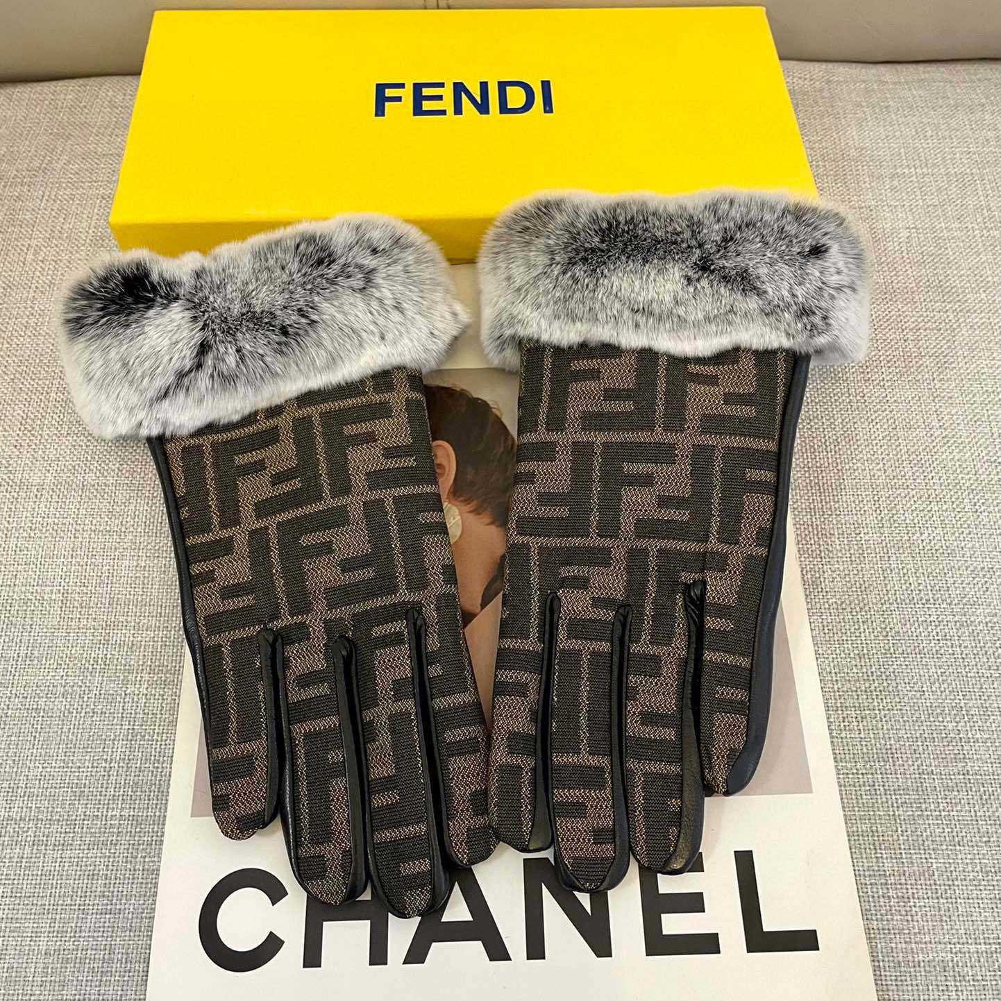 Fendi Gloves - DopestKickz