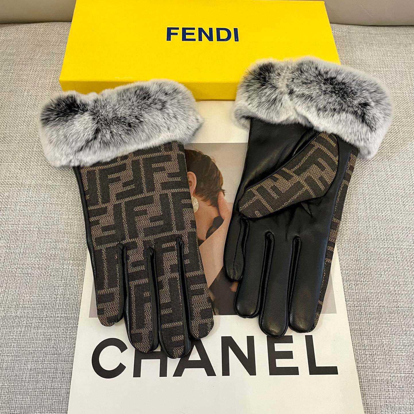 Fendi Gloves - DopestKickz