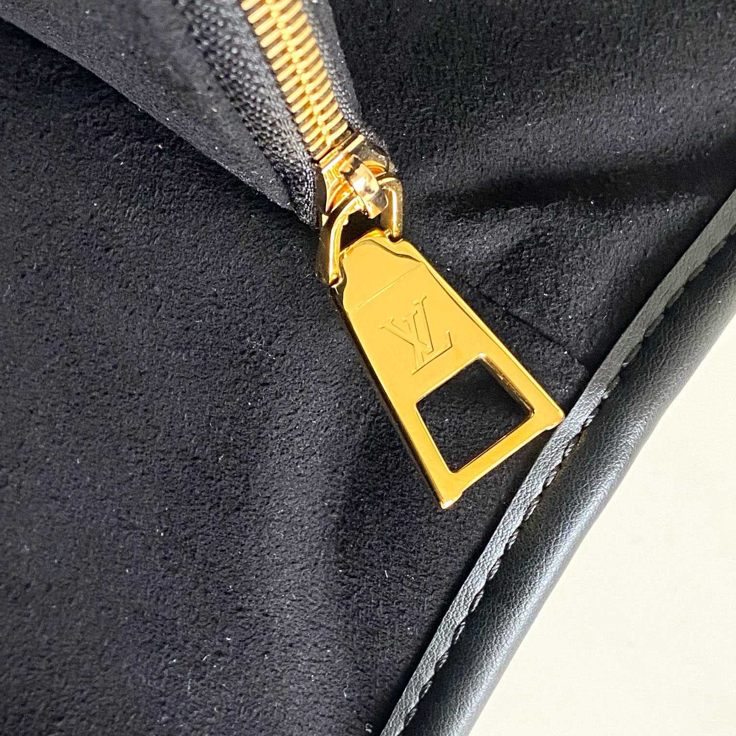 Louis Vuitton Babylone Tote MM   M47185 - DopestKickz