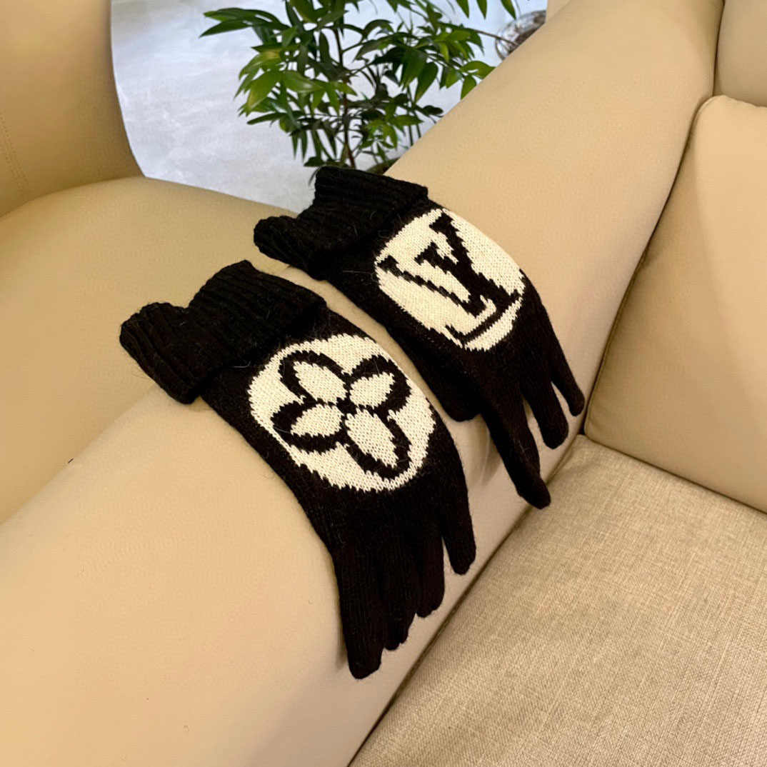 Louis Vuitton LV Medallion Gloves - DopestKickz