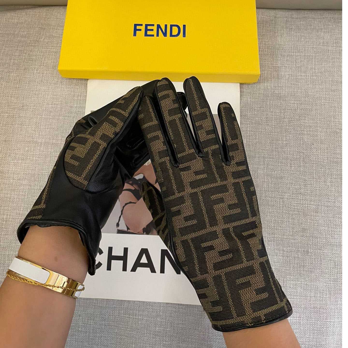 Fendi Gloves - DopestKickz