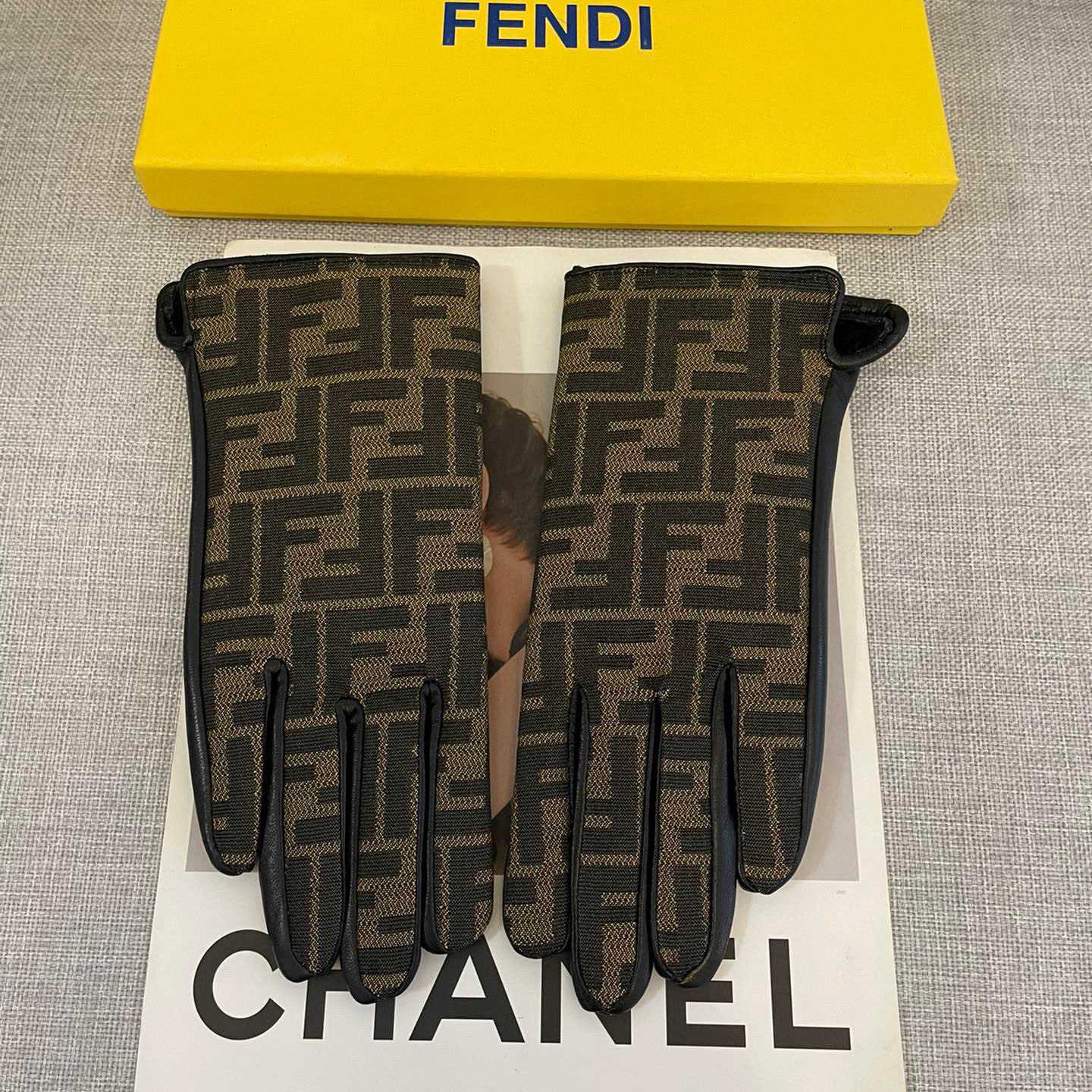 Fendi Gloves - DopestKickz