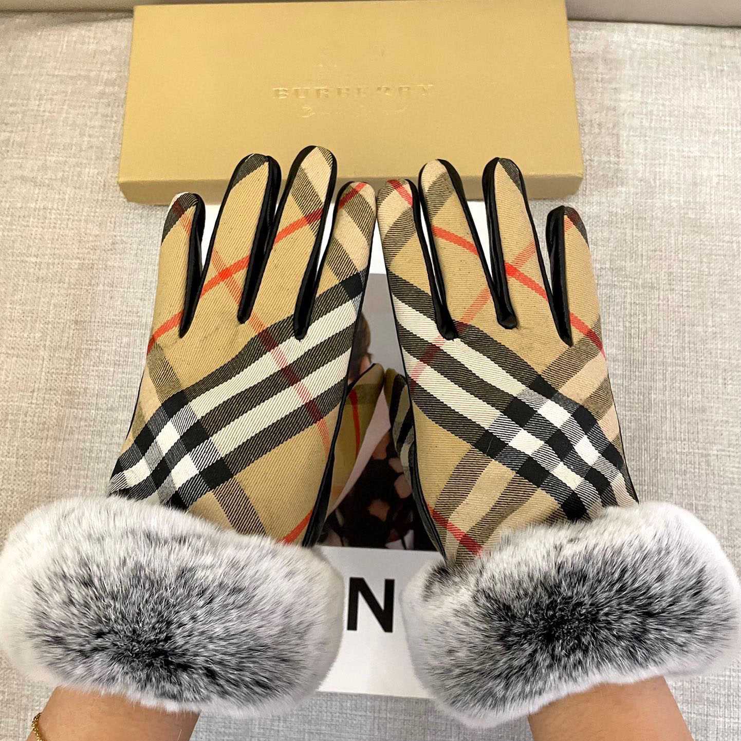 Burberry Gloves  - DopestKickz
