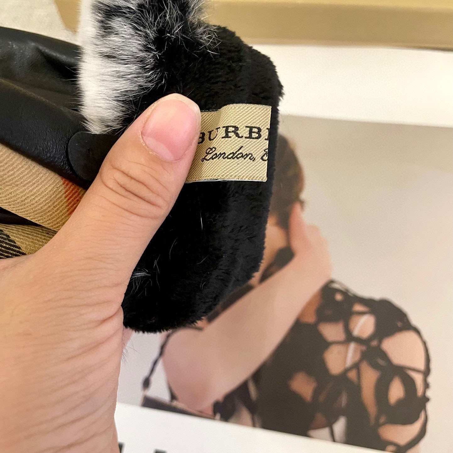 Burberry Gloves  - DopestKickz