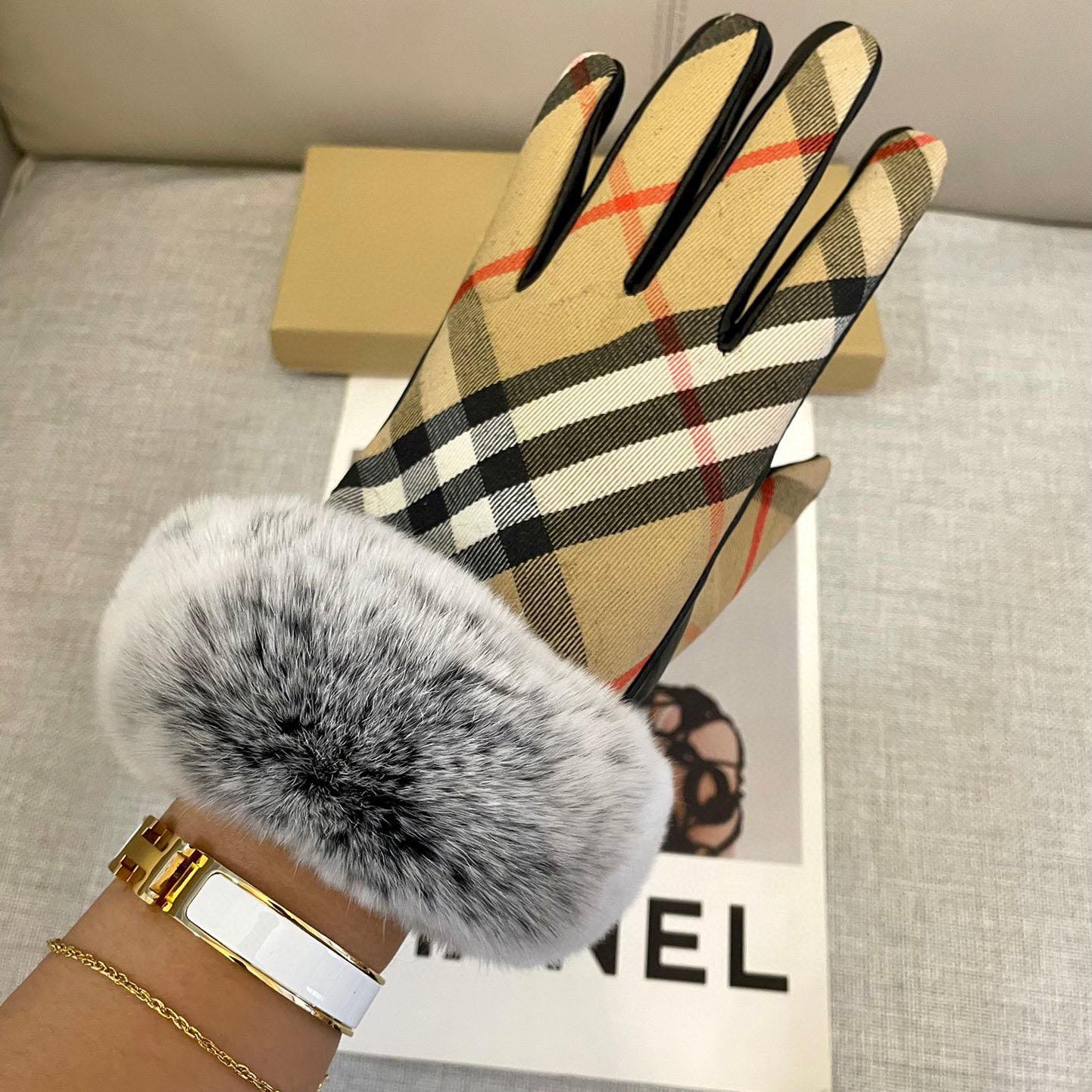Burberry Gloves  - DopestKickz