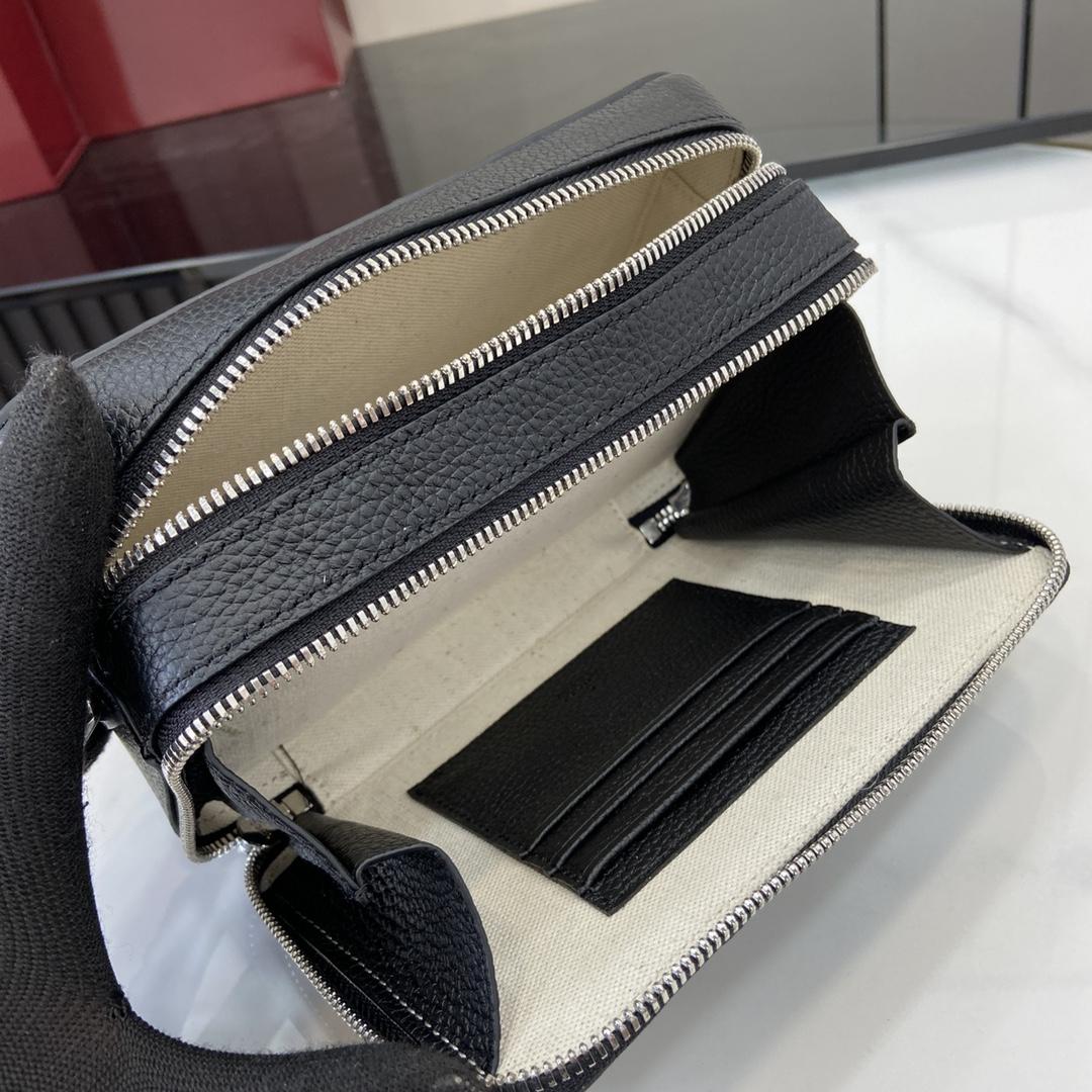 Gucci Jumbo GG Super Mini Bag - DopestKickz