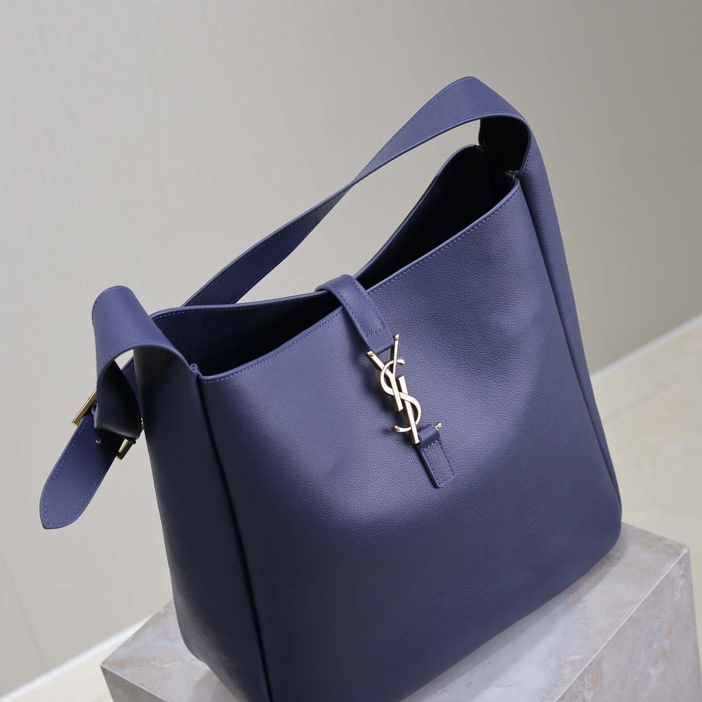 Saint Laurent LE 5 À 7 Supple Large In Grained Leather - DopestKickz