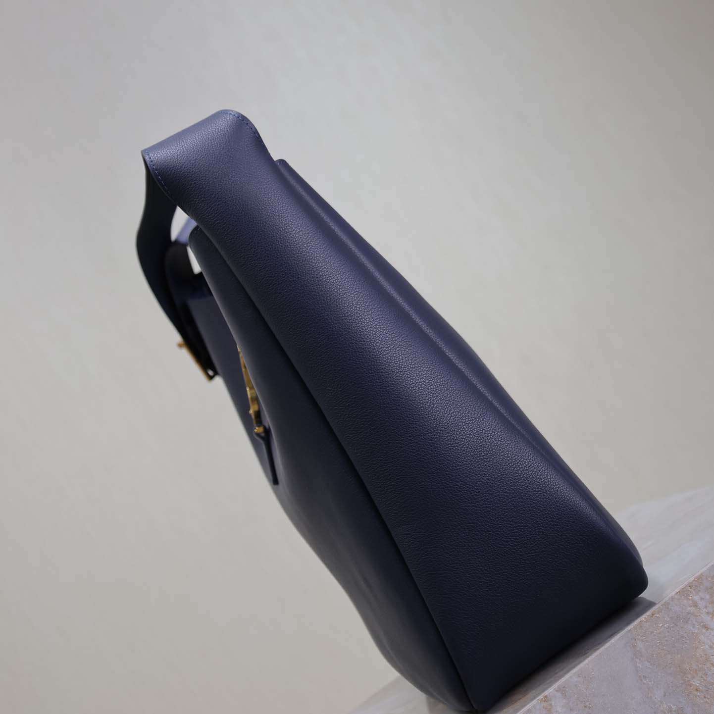 Saint Laurent LE 5 À 7 Supple Large In Grained Leather - DopestKickz