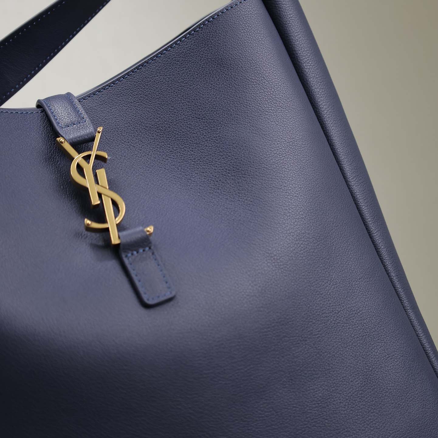 Saint Laurent LE 5 À 7 Supple Large In Grained Leather - DopestKickz