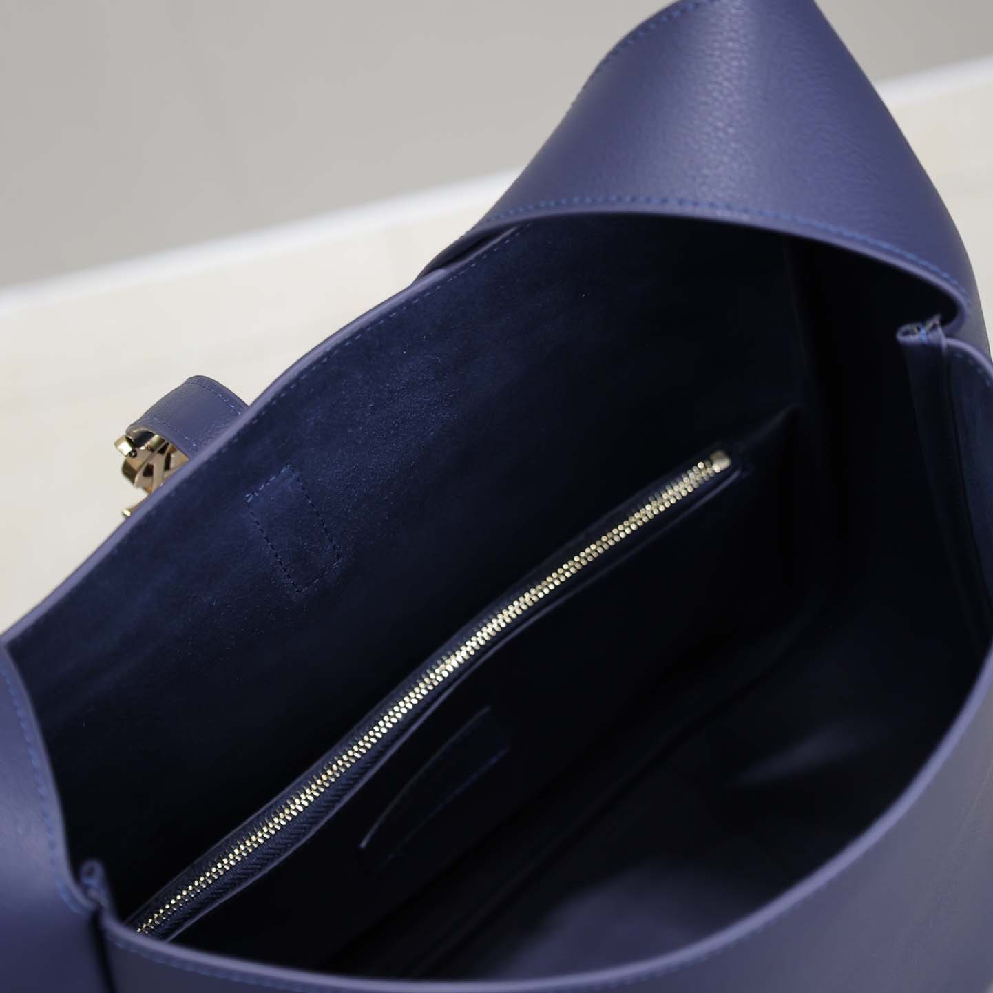 Saint Laurent LE 5 À 7 Supple Large In Grained Leather - DopestKickz