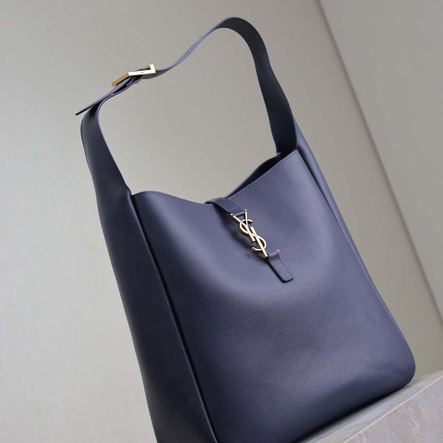 Saint Laurent LE 5 À 7 Supple Large In Grained Leather - DopestKickz