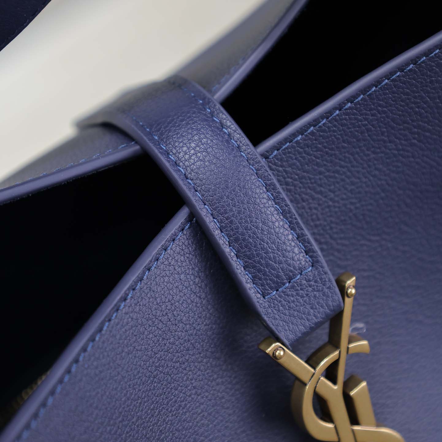 Saint Laurent LE 5 À 7 Supple Large In Grained Leather - DopestKickz