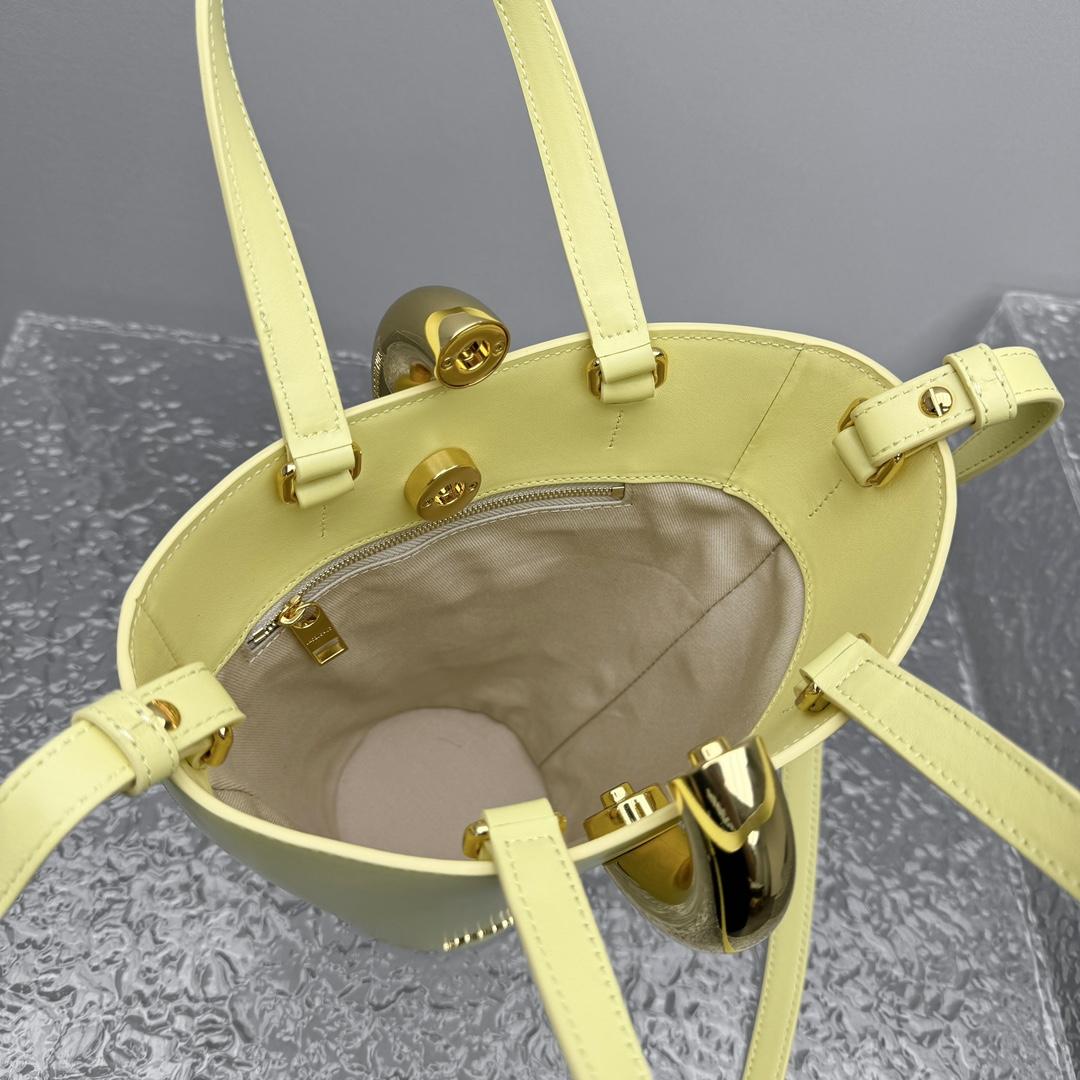 Jacquemus Le Petit Bambola Bag （10x10x20cm） - DopestKickz