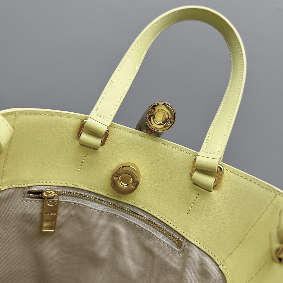 Jacquemus Le Petit Bambola Bag （10x10x20cm） - DopestKickz