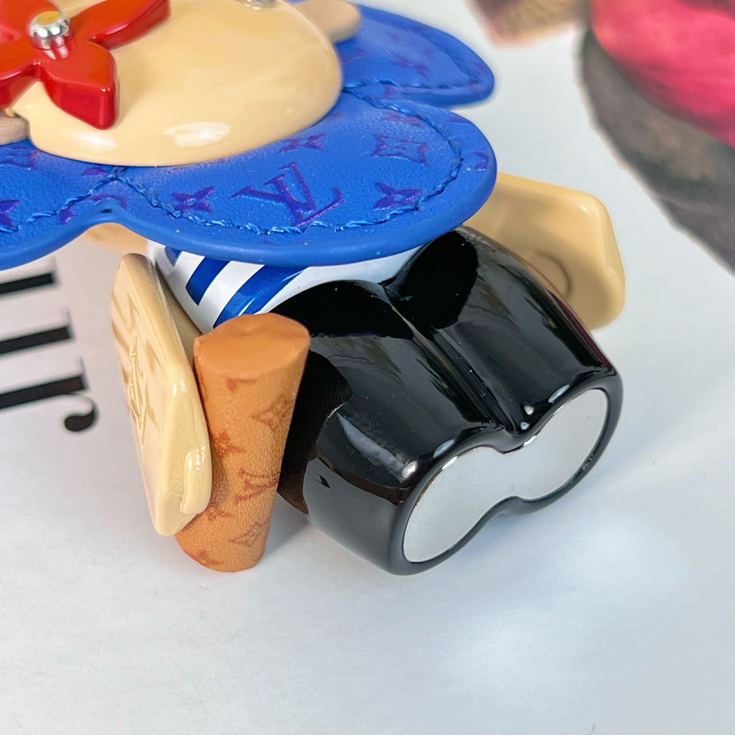 Louis Vuitton Vivienne in Paris Bag Charm  M01937 - DopestKickz