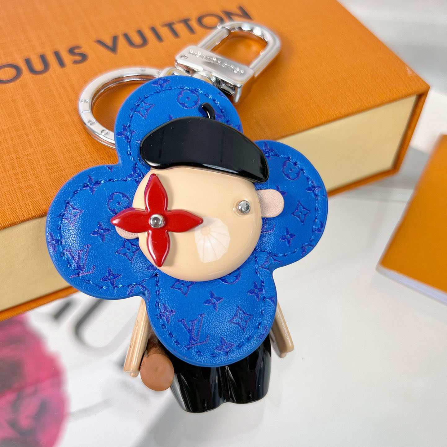Louis Vuitton Vivienne in Paris Bag Charm  M01937 - DopestKickz