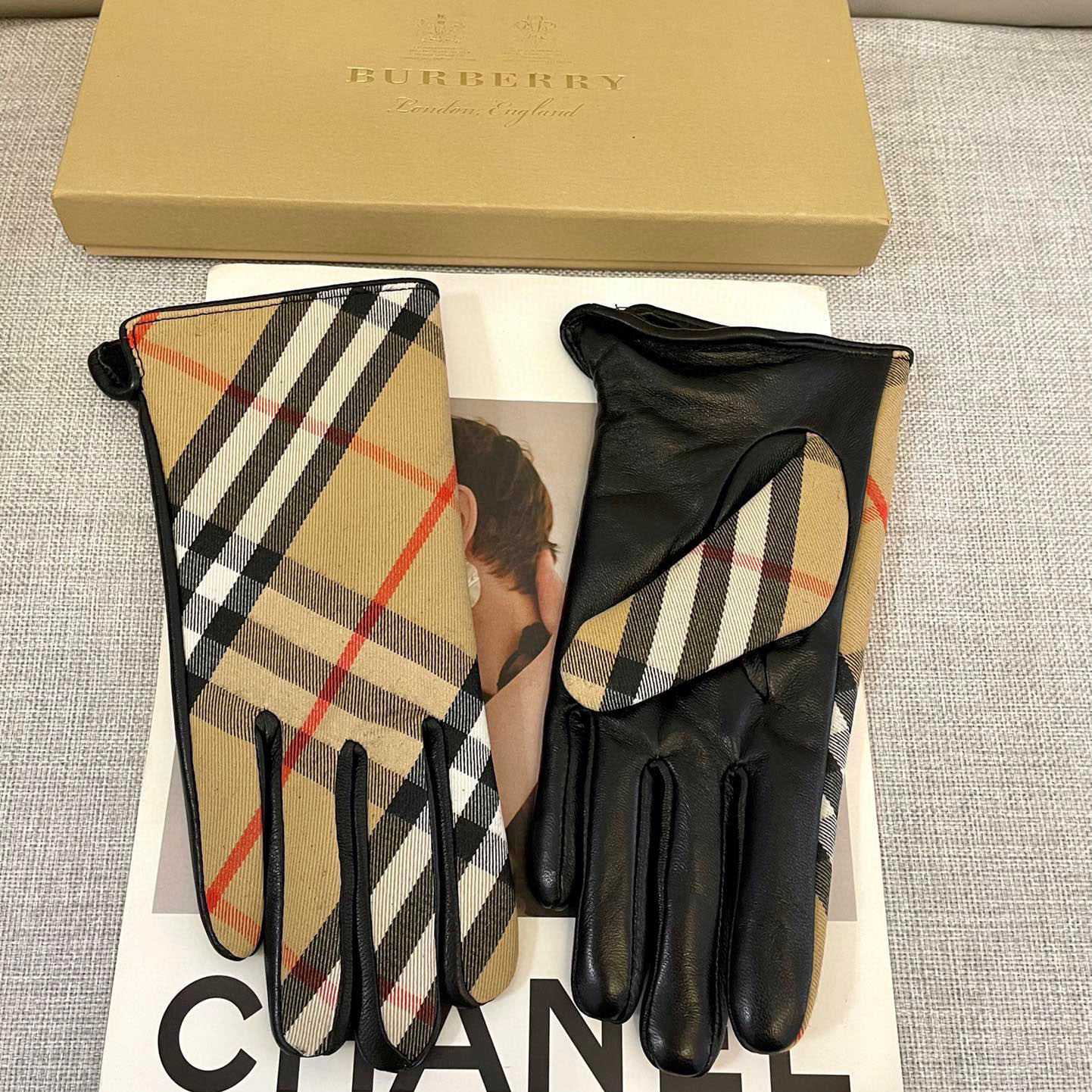 Burberry Gloves  - DopestKickz