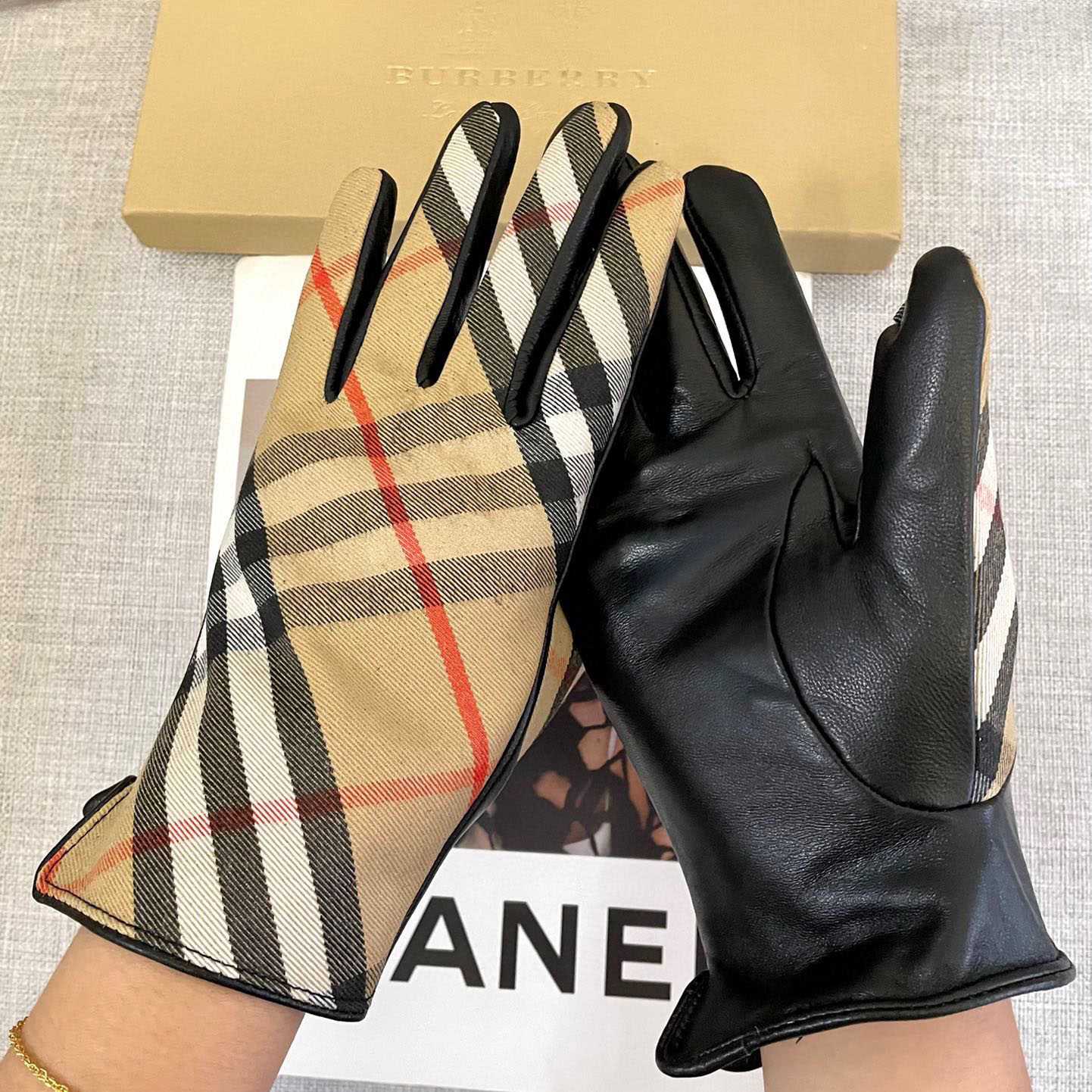Burberry Gloves  - DopestKickz