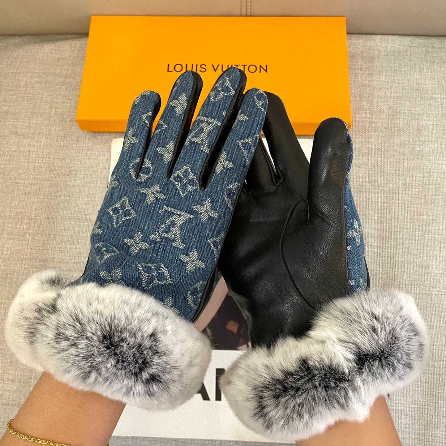 Louis Vuitton Gloves  - DopestKickz