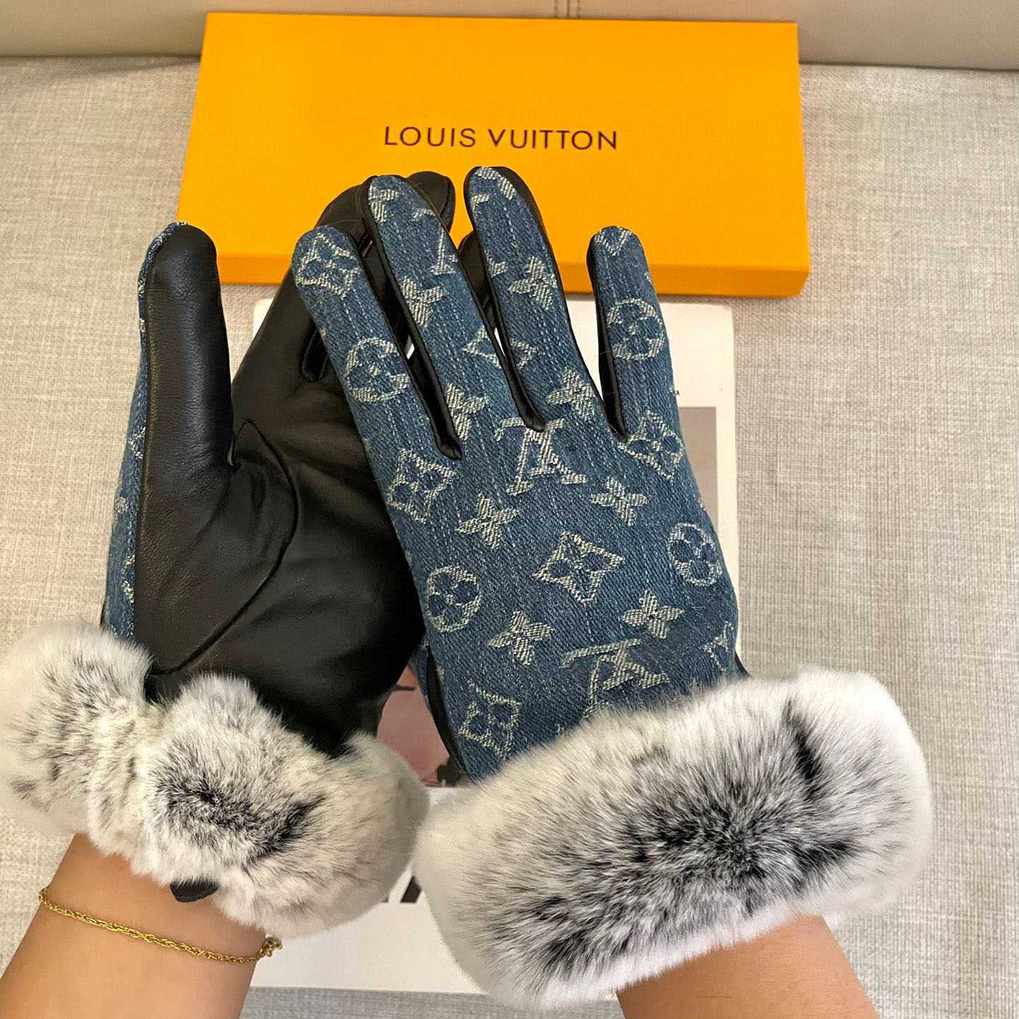 Louis Vuitton Gloves  - DopestKickz