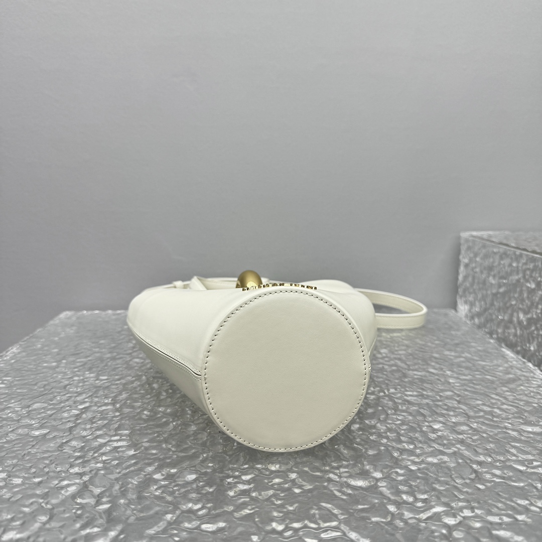 Jacquemus Le Petit Bambola Bag （10x10x20cm） - DopestKickz