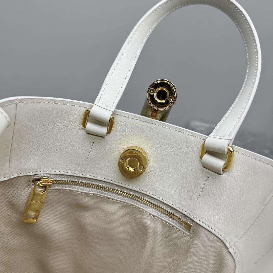 Jacquemus Le Petit Bambola Bag （10x10x20cm） - DopestKickz