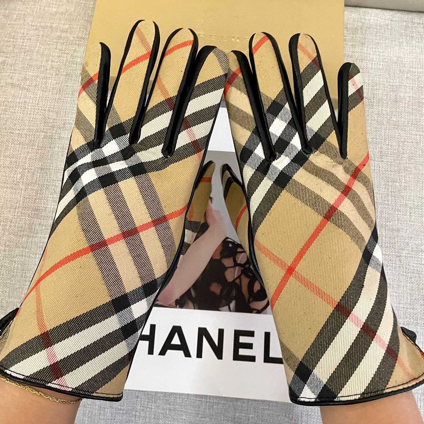Burberry Gloves  - DopestKickz