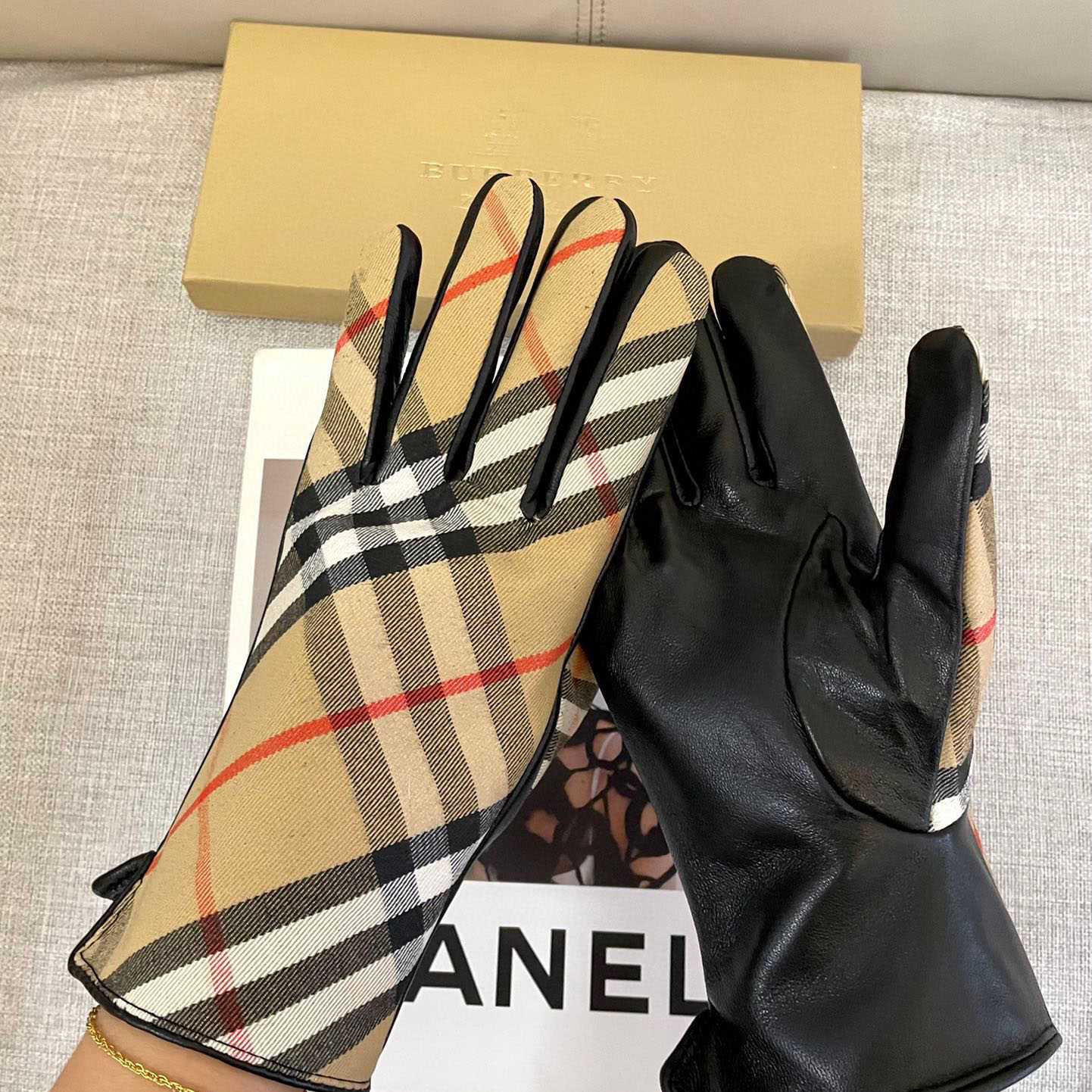 Burberry Gloves  - DopestKickz