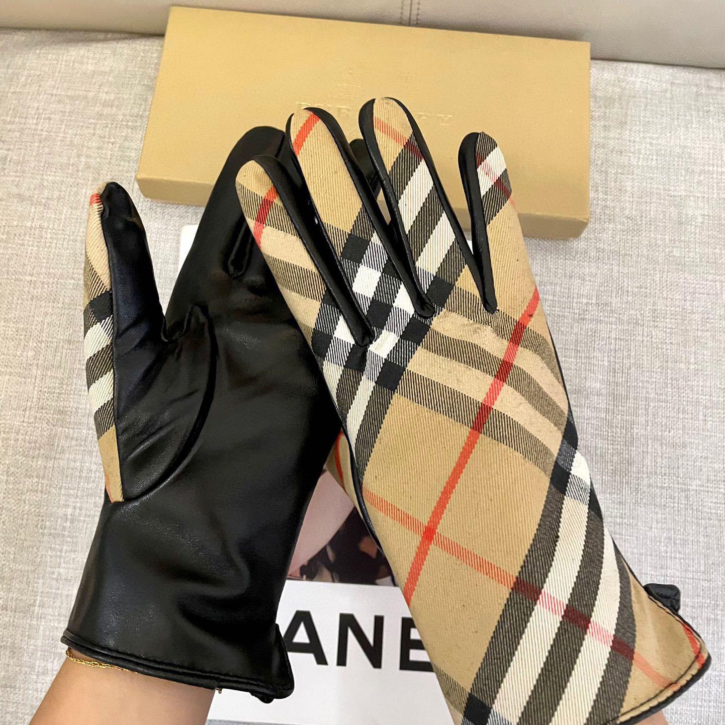 Burberry Gloves  - DopestKickz