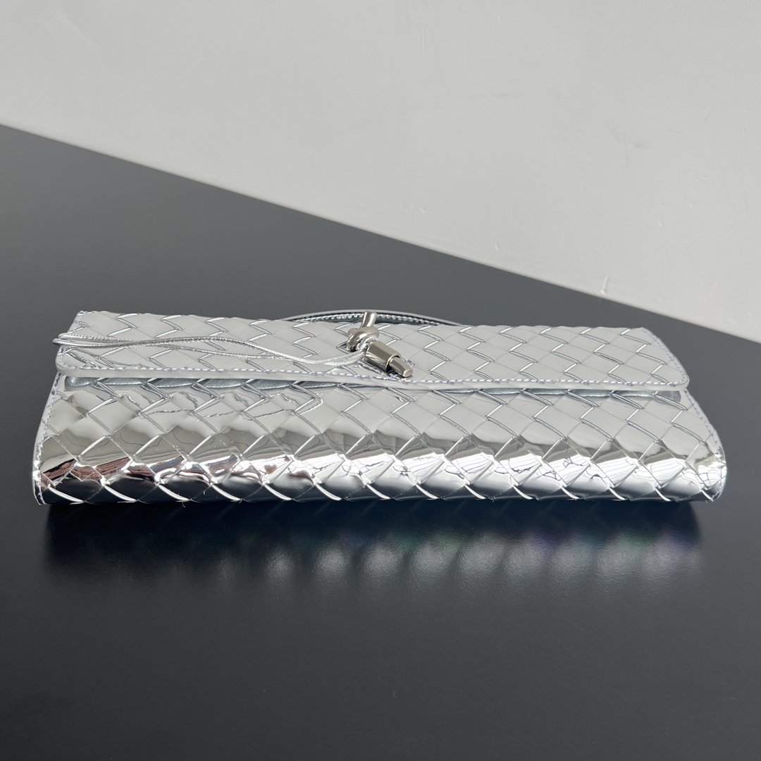 Bottega Veneta Andiamo Clutch 31*13*3cm - DopestKickz