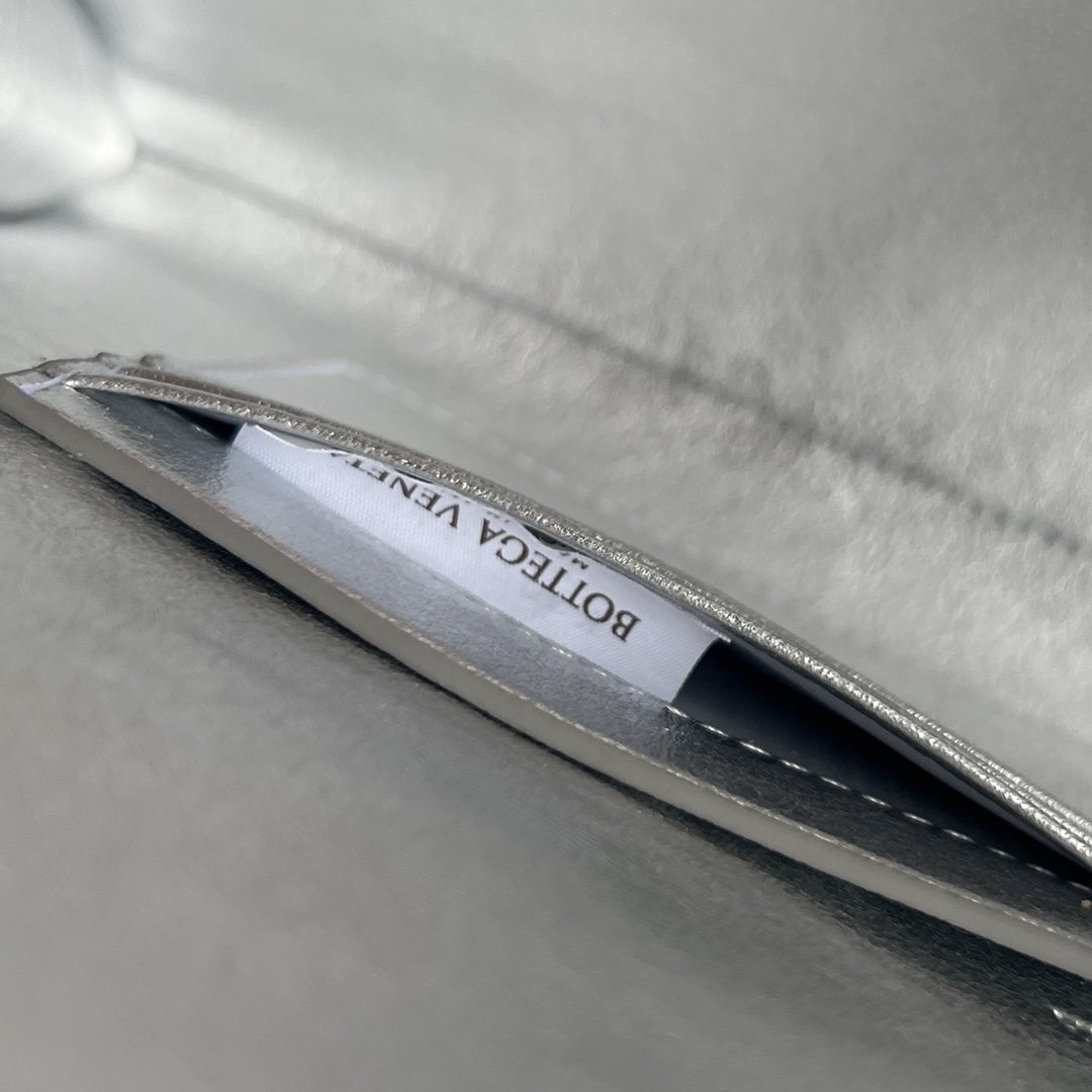 Bottega Veneta Andiamo Clutch 31*13*3cm - DopestKickz