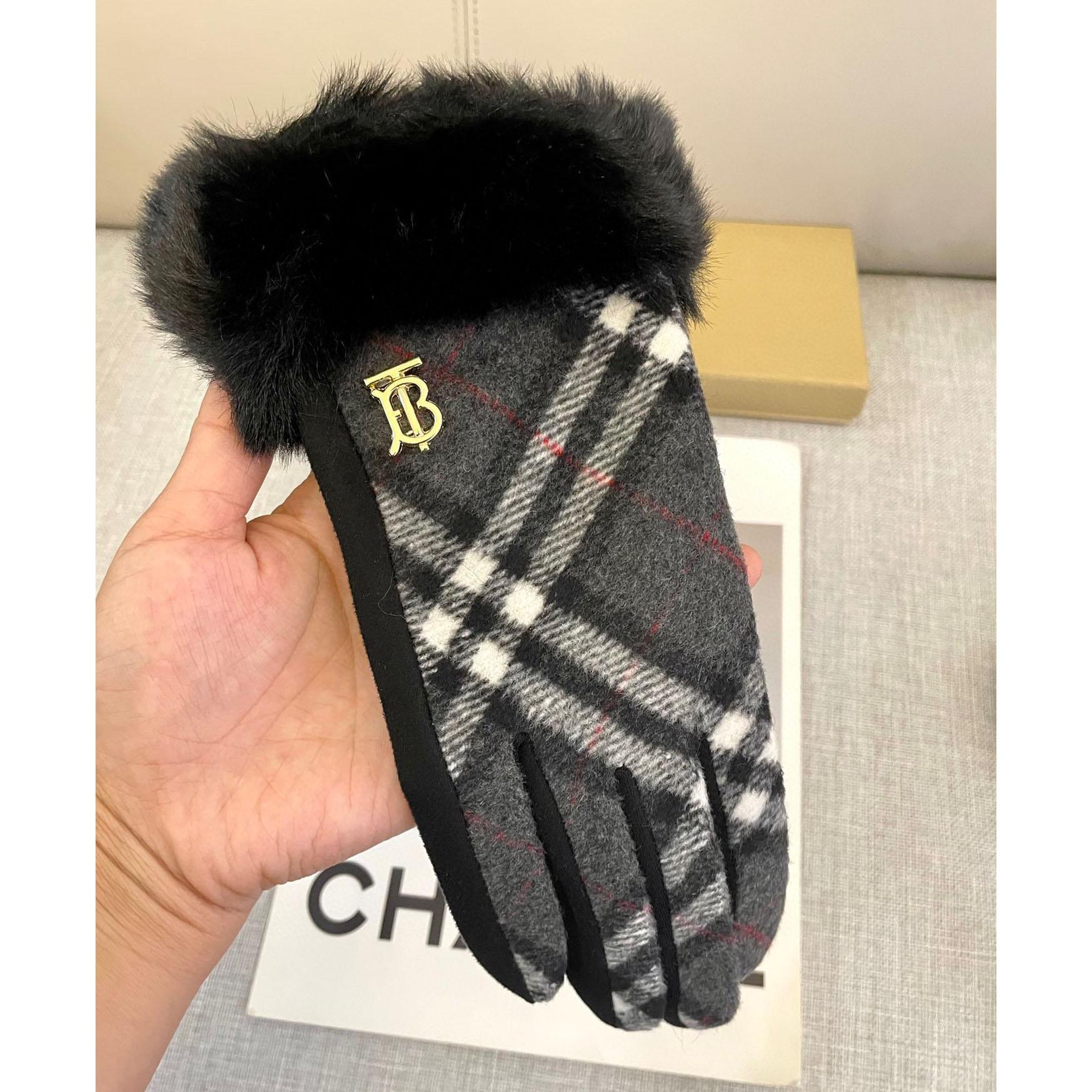 Burberry Gloves  - DopestKickz