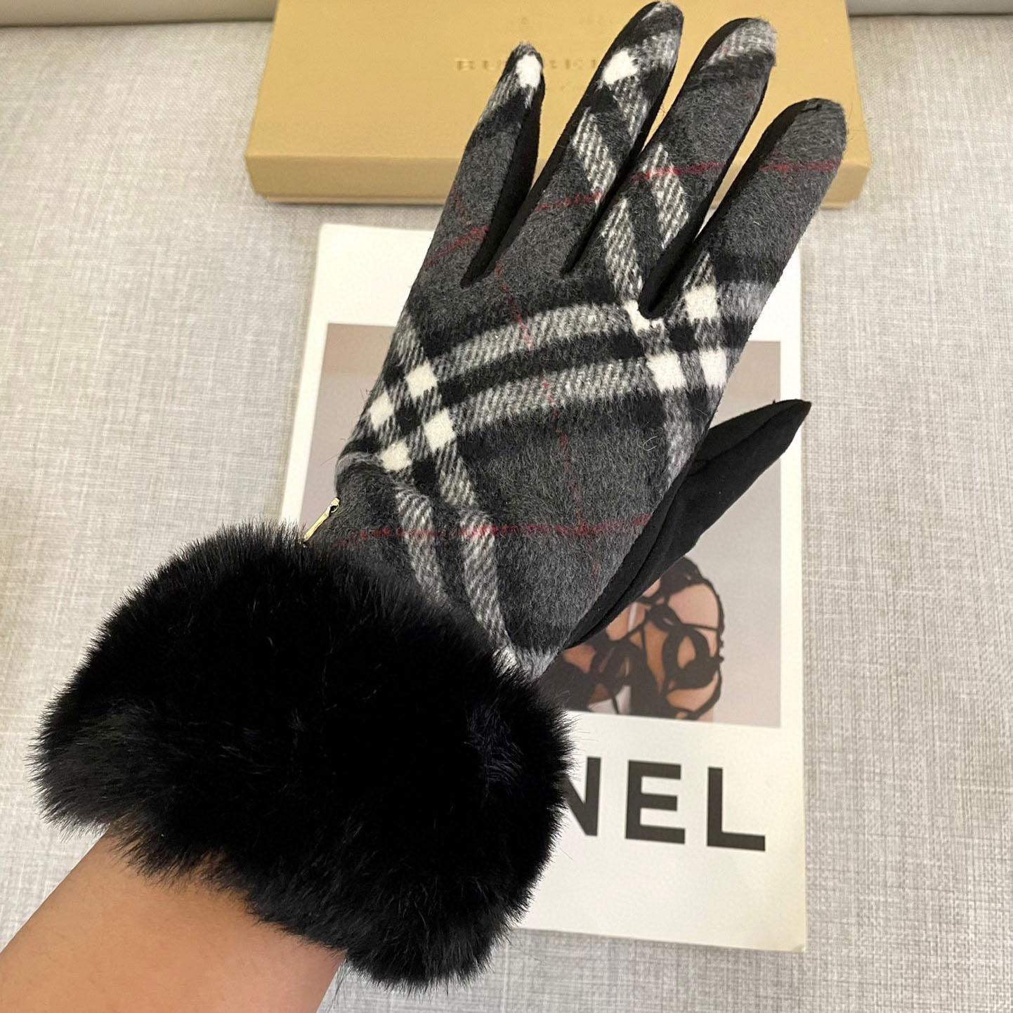 Burberry Gloves  - DopestKickz