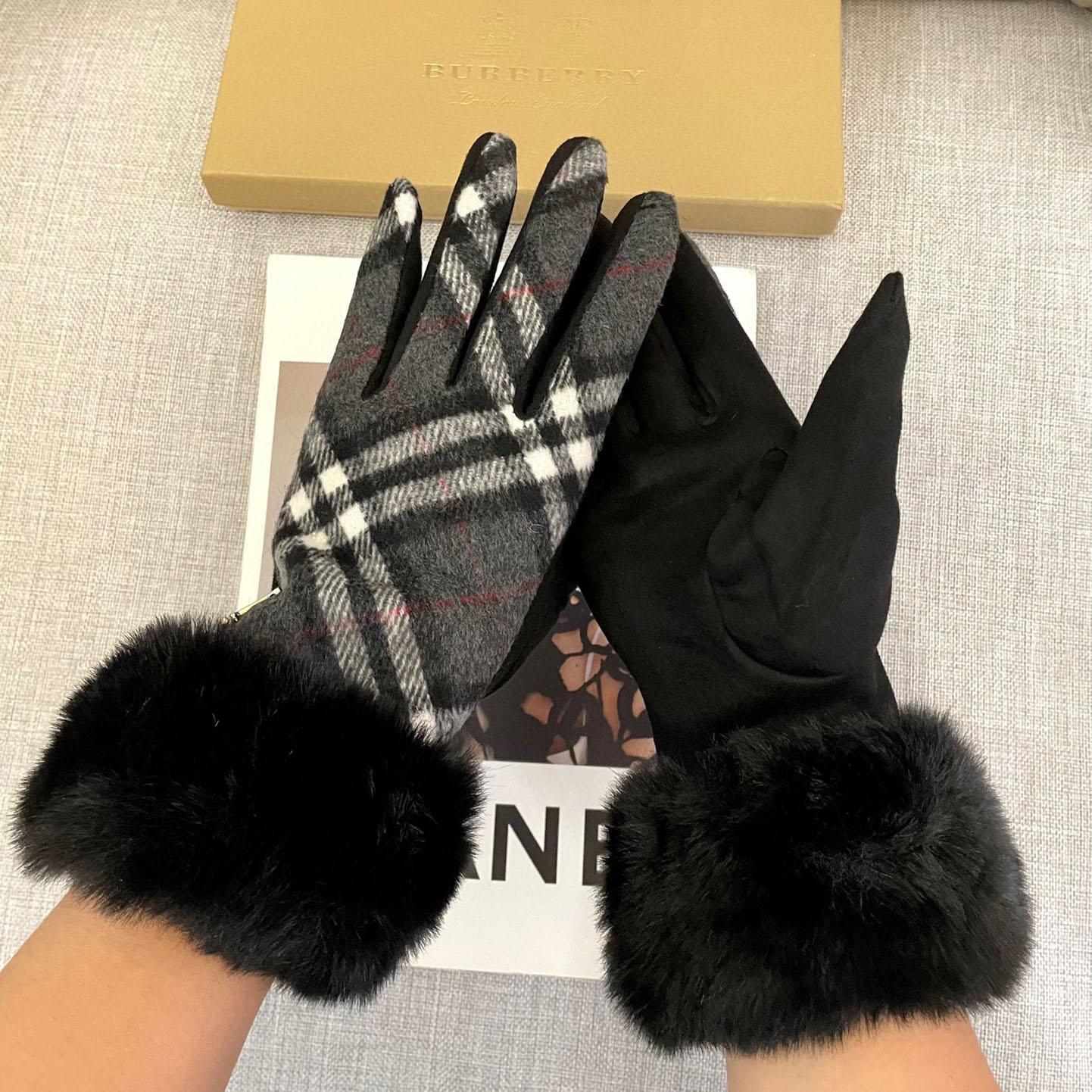 Burberry Gloves  - DopestKickz
