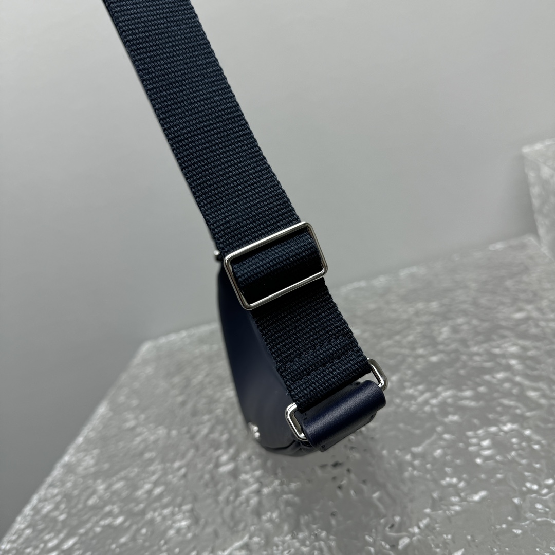 Jacquemus x Nike Le Sac Swoosh (30x 8.5cm) - DopestKickz